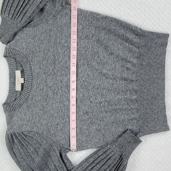Loft Pleated Puff Sleeve Gray Sweater Size Small - Picture 5 of 16